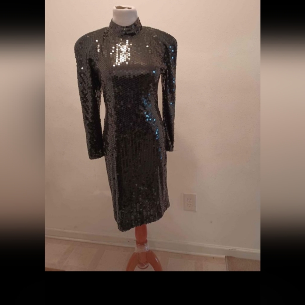 Dress - Picture 4 of 4